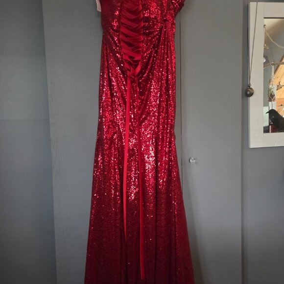 Jessica Rabbit dress - Picture 2 of 5
